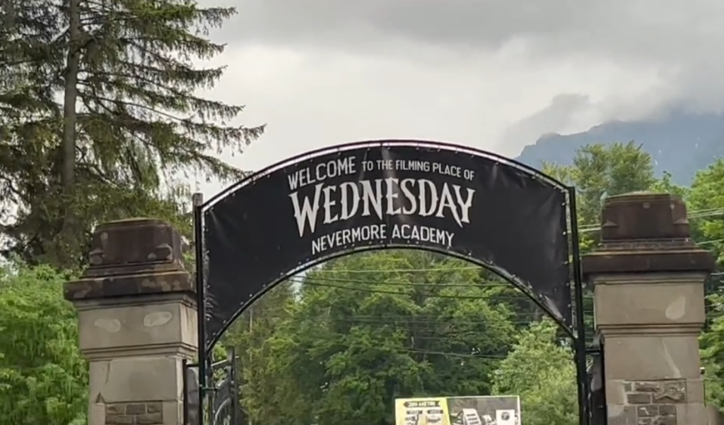wednestday cantacuzino castel in busteni roumanie 2025 