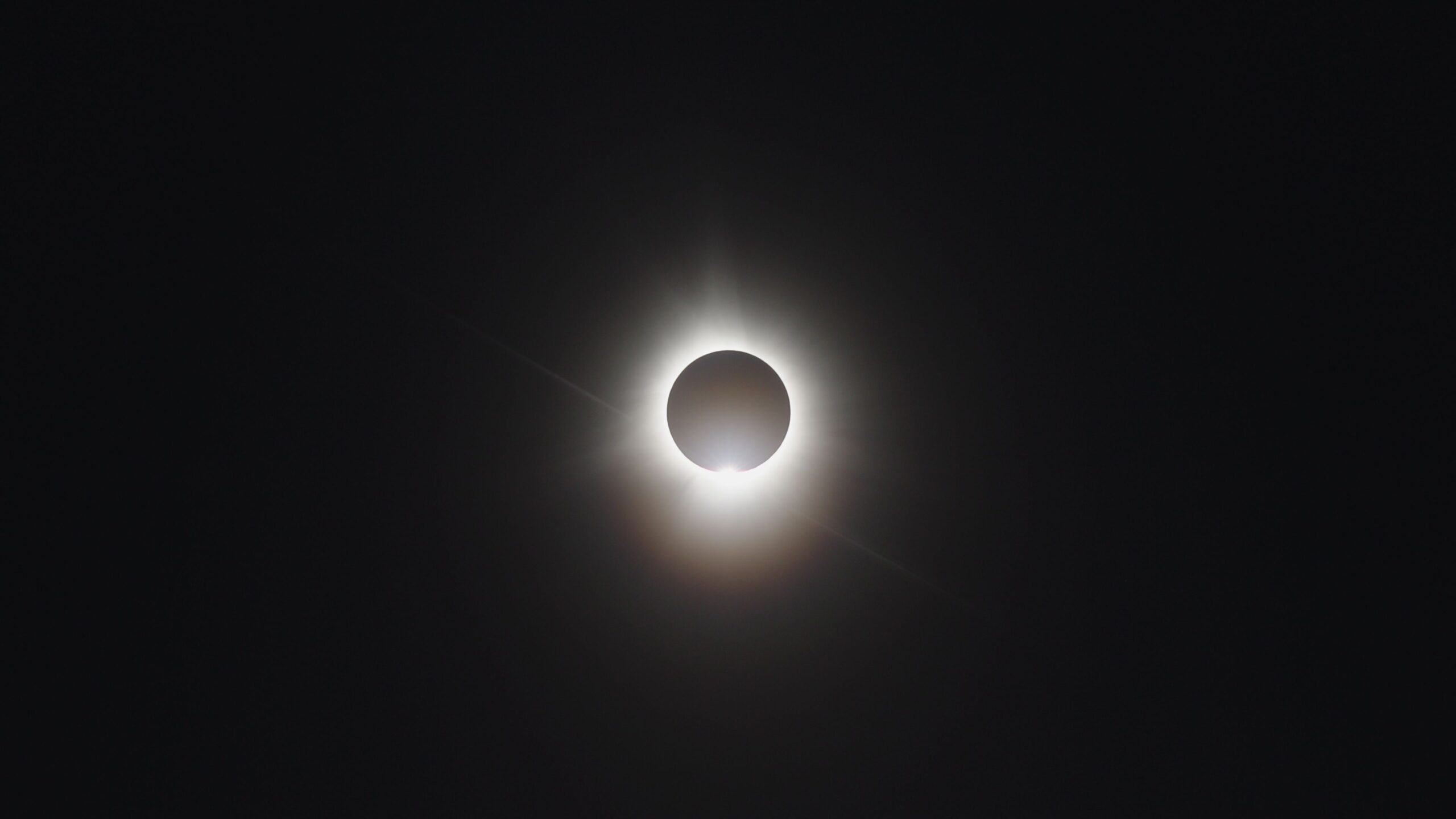 Capture of total solar eclipse with corona visible